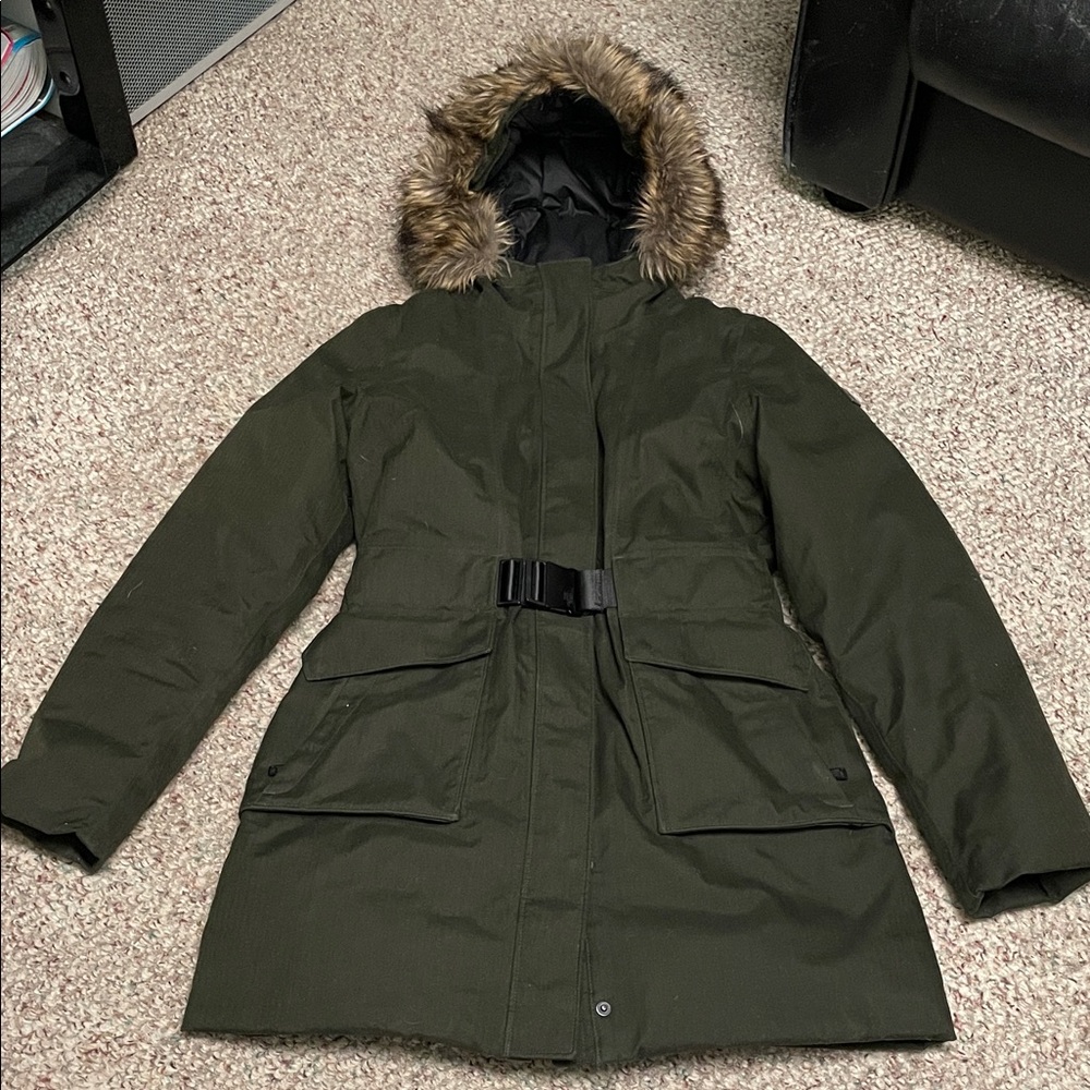 The northface Women's Green down filled puffer parka with Faux Fur Hood